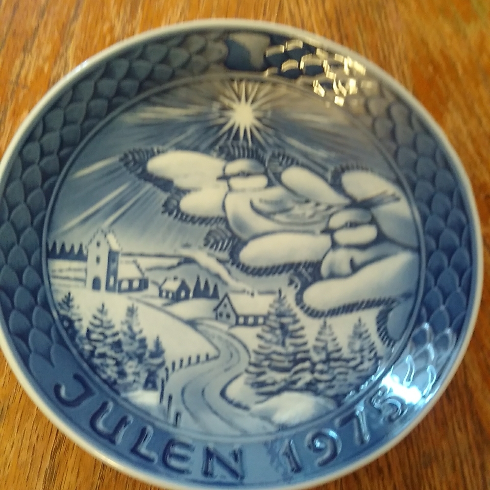 Blue Christmas 1975 dish